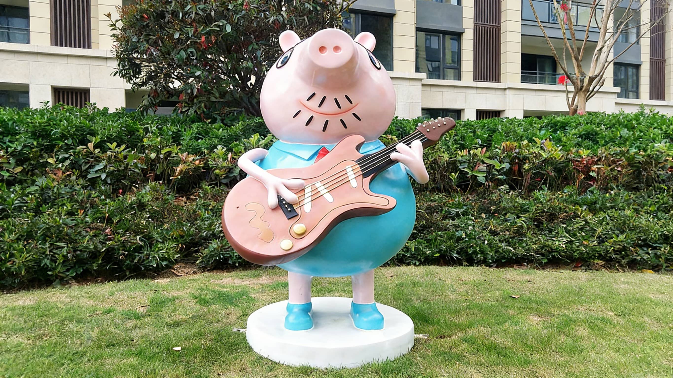 上海雕塑厂IP雕塑与美陈道具搭配，提升品牌曝光度