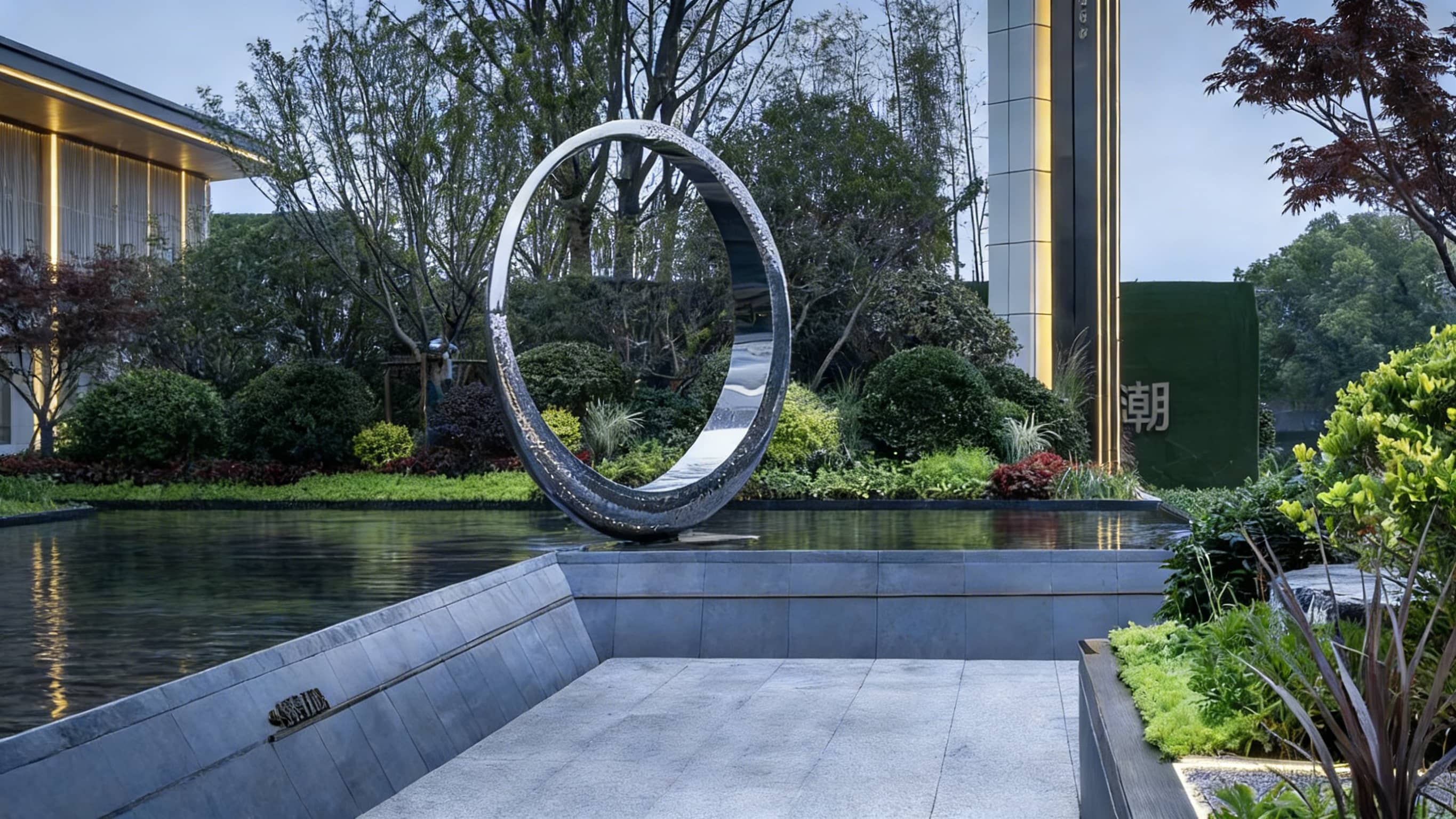 不锈钢雕塑（售楼处示范区・镜环映境）