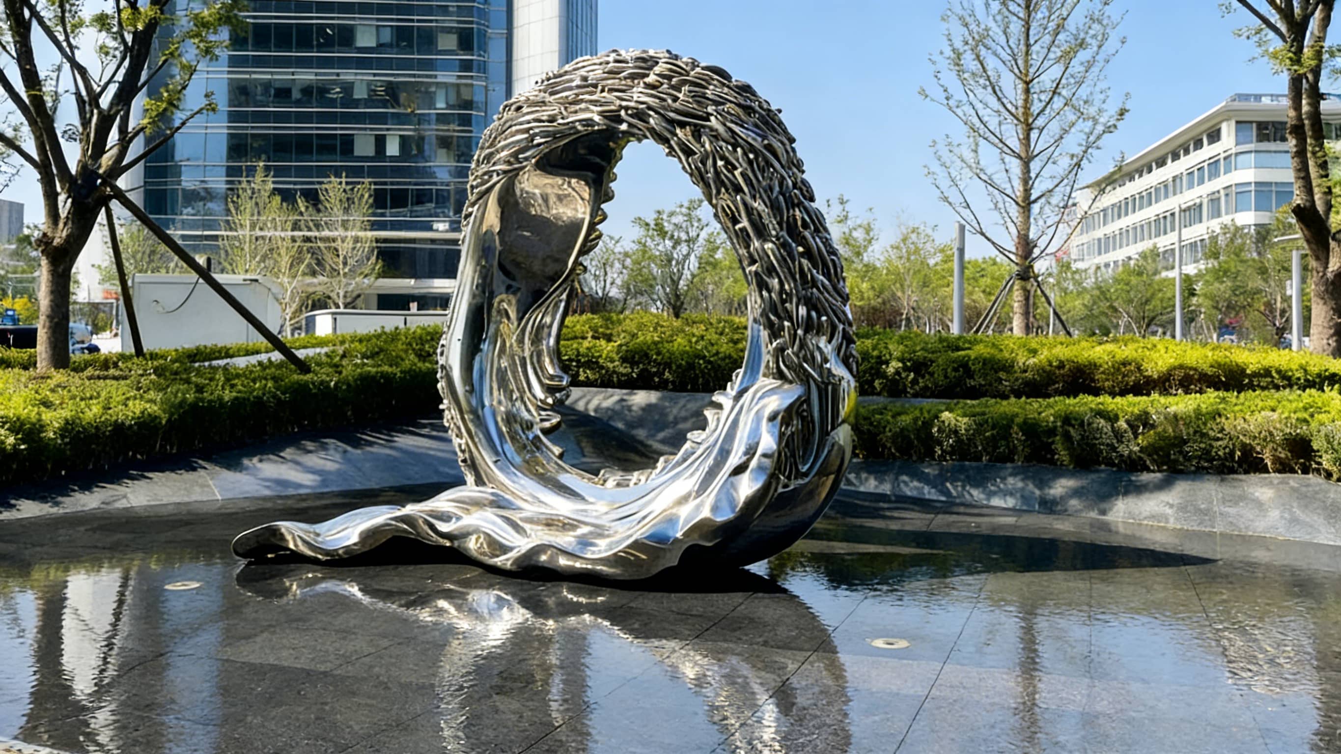不锈钢雕塑（CBD 水庭核心・鱼跃环生）