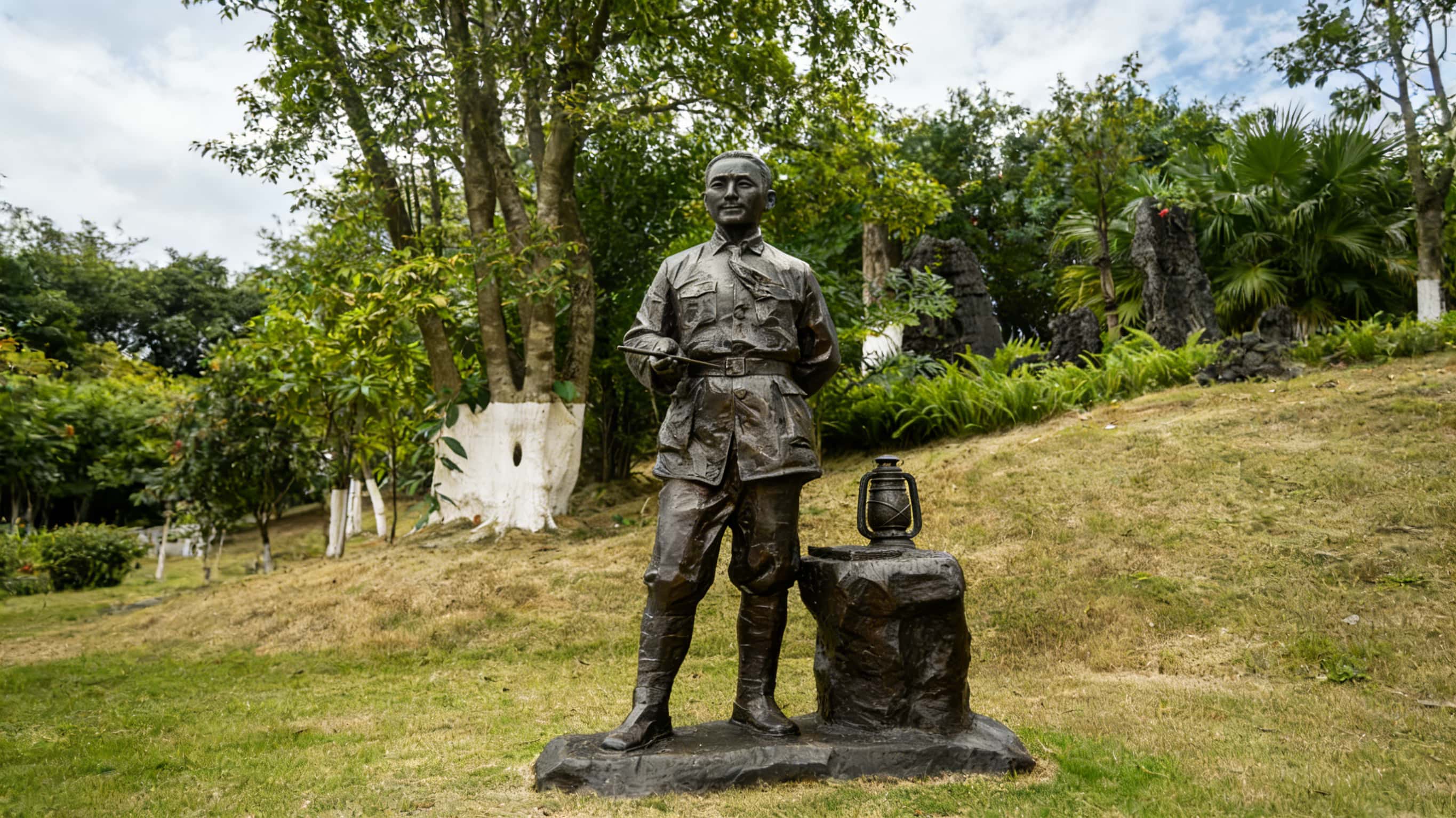 铜制雕塑（城市红色文化广场・星火映初心）